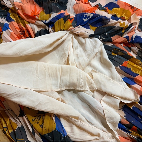 Sézane Nissa Floral Accordion Pleated Midi Dress in Peach, Navy & Coral Event - Picture 9 of 14